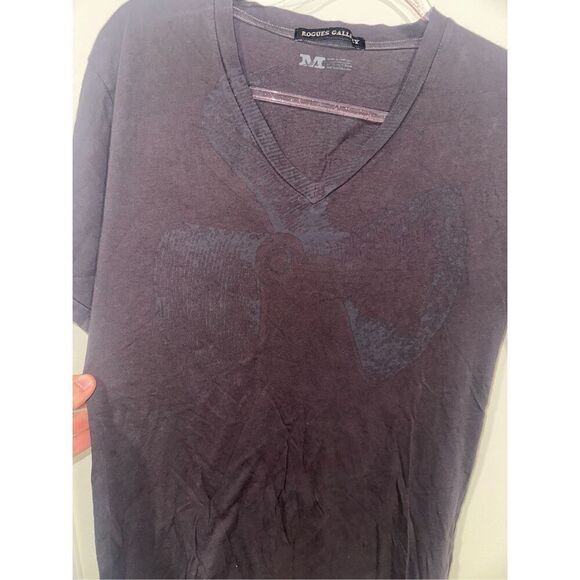 Rogues Gallery Gray Fan Tshirt M V Neck Y2K - Picture 2 of 5